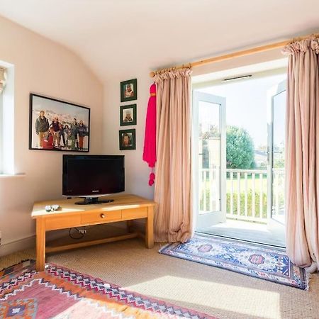Charming Cottage Surrounded By Idyllic Garden In Peaceful Location In Central Чарлбери Экстерьер фото