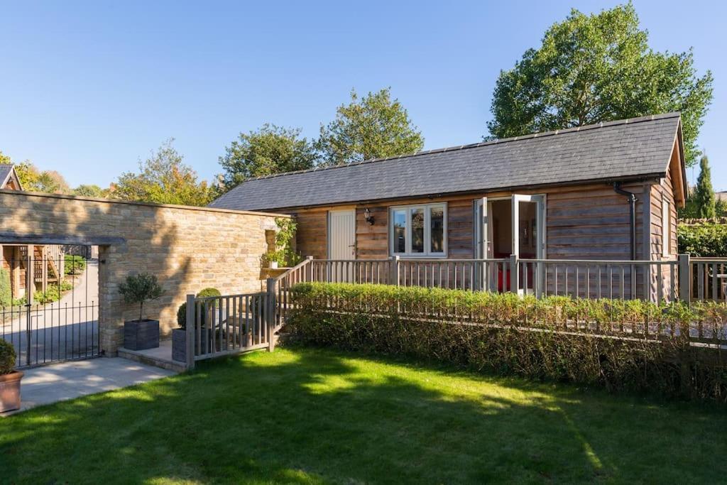 Charming Cottage Surrounded By Idyllic Garden In Peaceful Location In Central Чарлбери Экстерьер фото